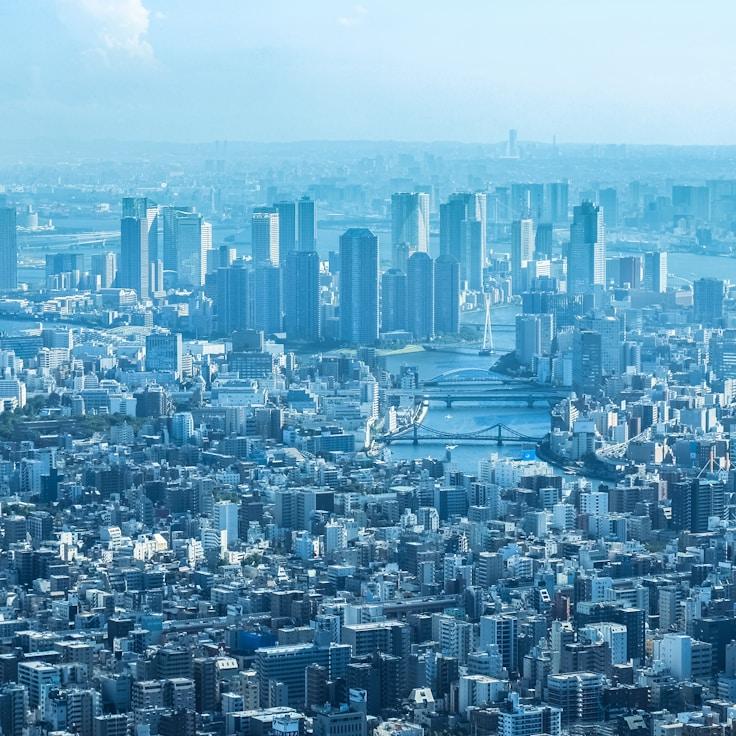 Parents evaluating schools in United Kingdom